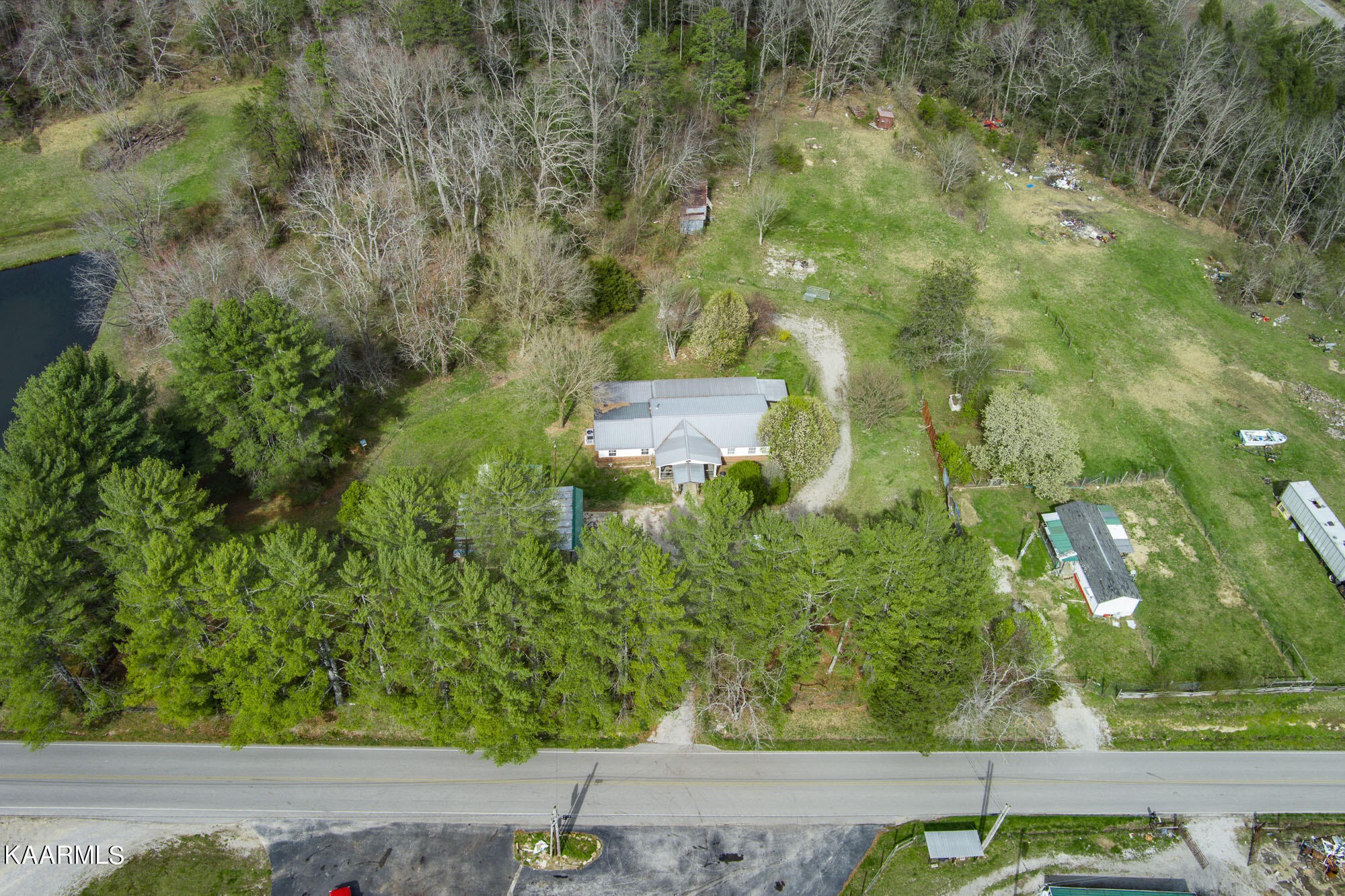 2371 Roslin Road Jamestown, TN 38556 - Photo 33 of 38 a view of a garden