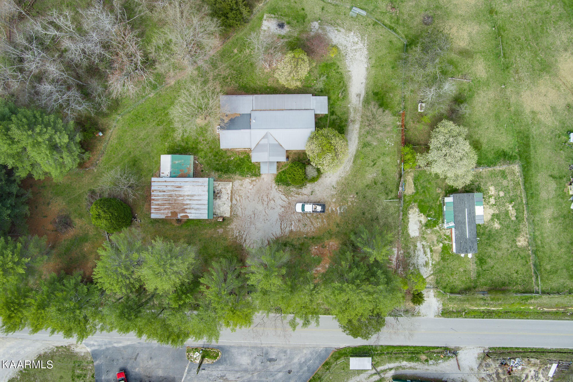 2371 Roslin Road Jamestown, TN 38556 - Photo 34 of 38 an aerial view of a house with a yard
