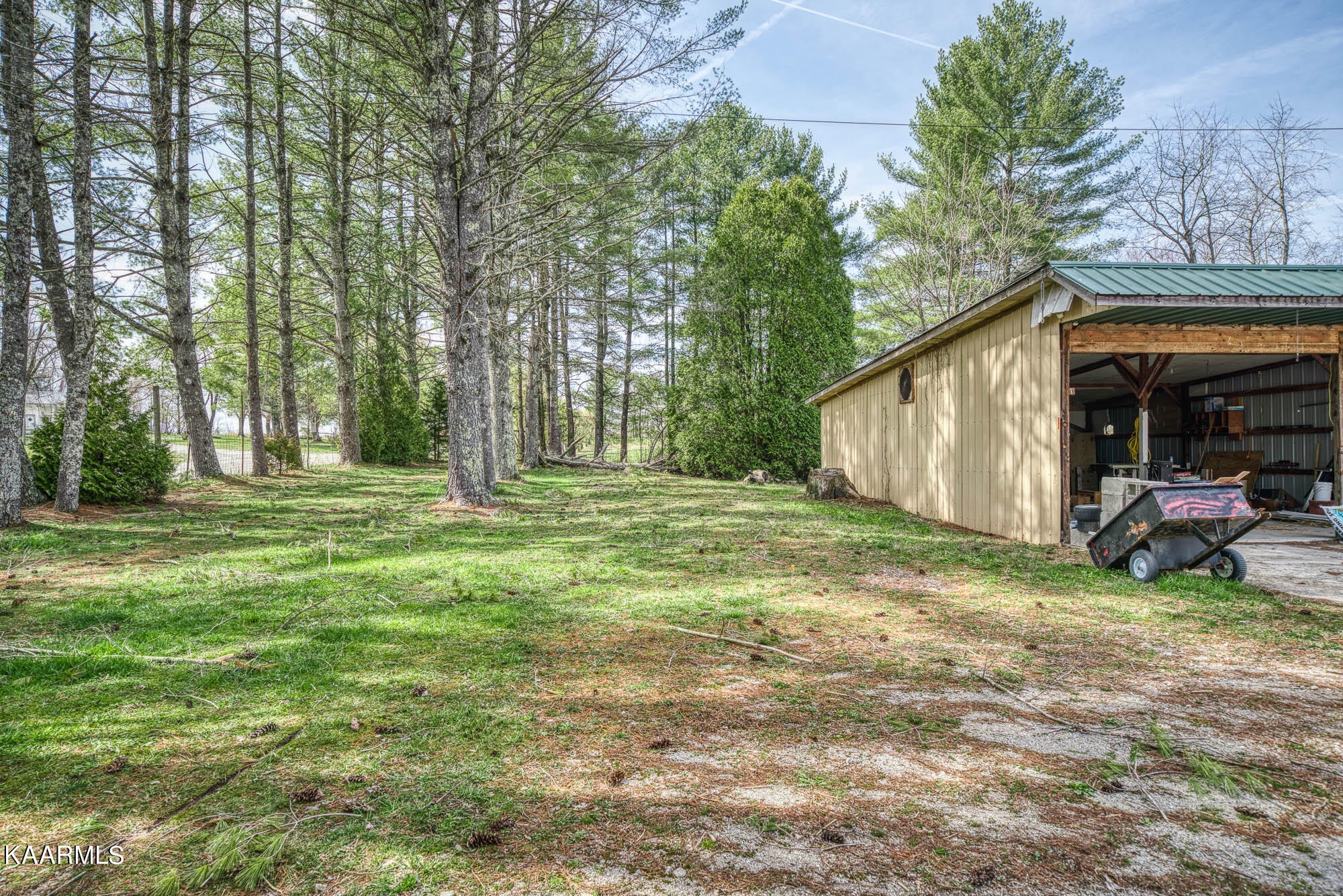 2371 Roslin Road Jamestown, TN 38556 - Photo 4 of 38 a view of outdoor space with deck and yard