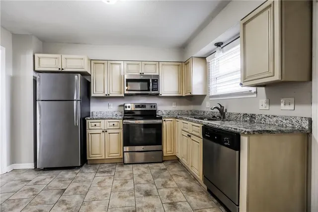 $1,835 | 406 East 164th Terrace, Belton, MO 64012