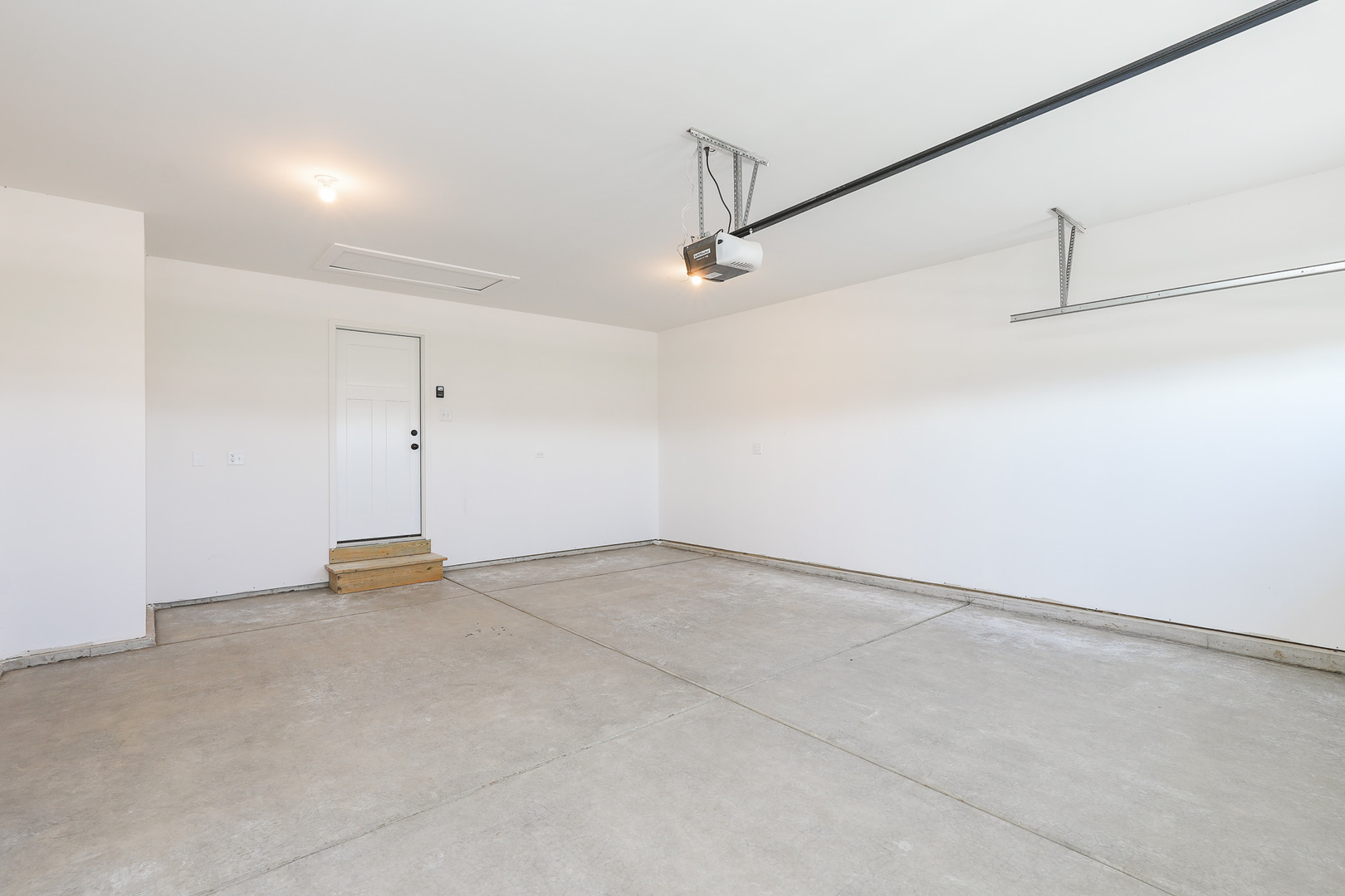 985 Spring Street Manteno, IL 60950 - Photo 23 of 46 a view of an empty room with a window