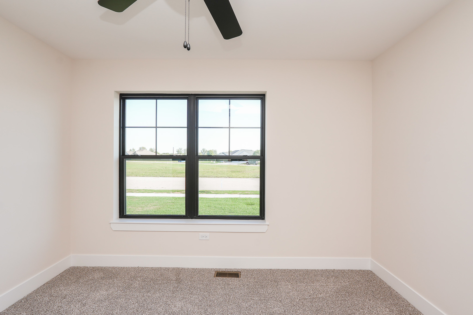 985 Spring Street Manteno, IL 60950 - Photo 36 of 46 an empty room with windows