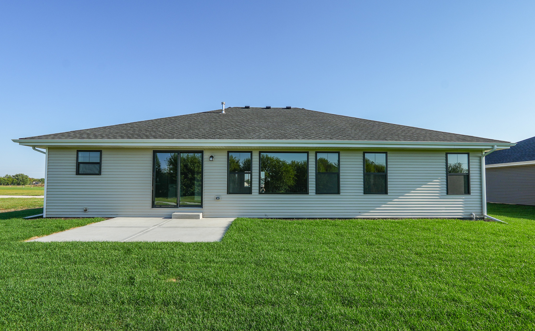 985 Spring Street Manteno, IL 60950 - Photo 45 of 46 a front view of house with a garden