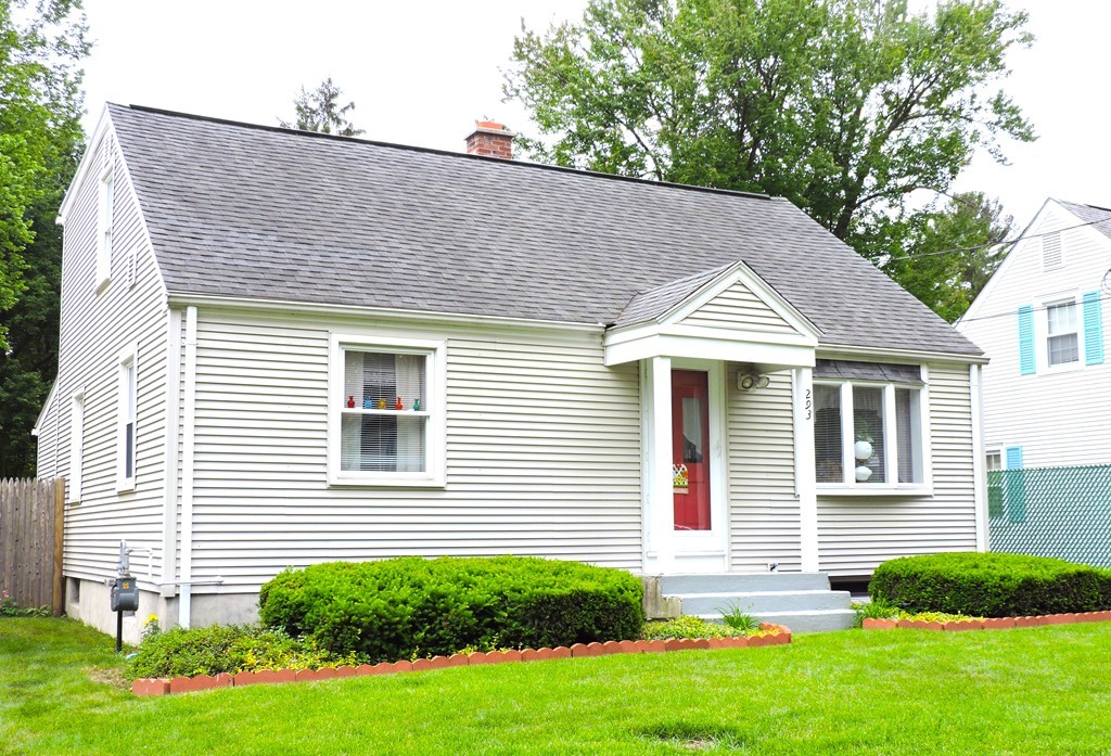 293 Tremont Street Springfield, MA 01104 - Photo 3 of 30 Gallery Image 3