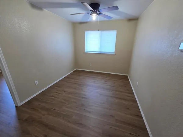 $1,950 | 2326 Kingsway Drive, Arlington, TX 76012