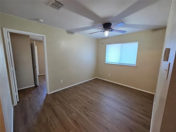 $1,950 | 2326 Kingsway Drive, Arlington, TX 76012