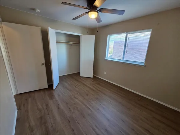 $1,950 | 2326 Kingsway Drive, Arlington, TX 76012