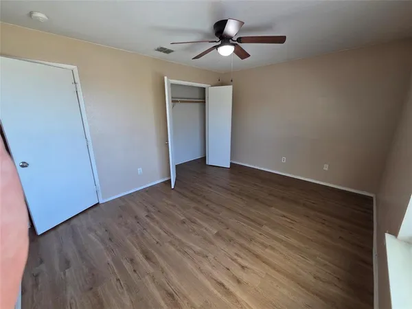 $1,950 | 2326 Kingsway Drive, Arlington, TX 76012