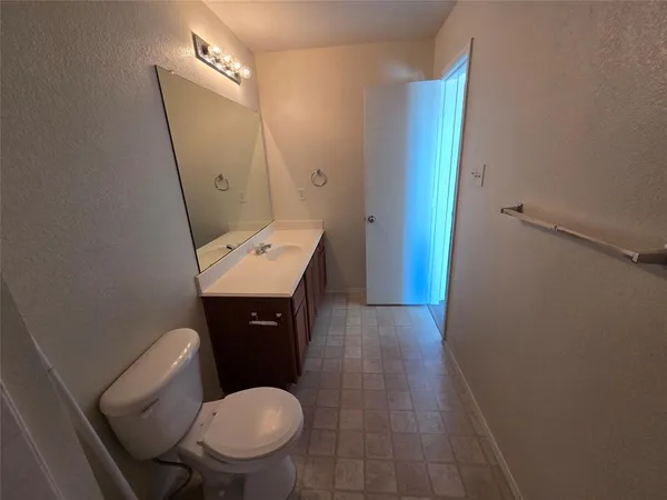 $1,950 | 2326 Kingsway Drive, Arlington, TX 76012