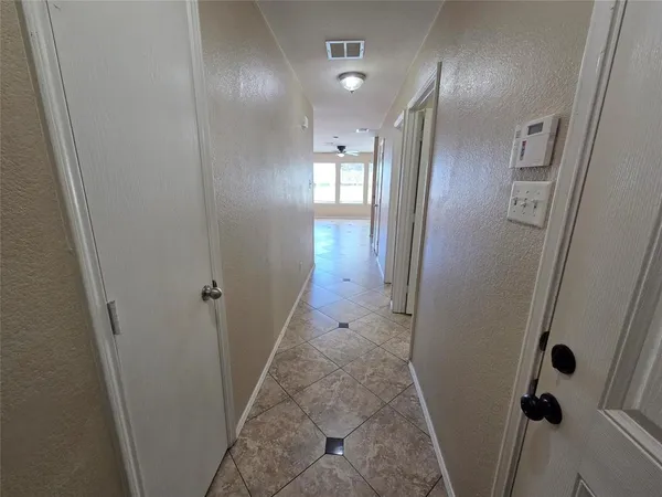 $1,950 | 2326 Kingsway Drive, Arlington, TX 76012