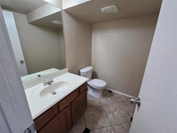 $1,950 | 2326 Kingsway Drive, Arlington, TX 76012