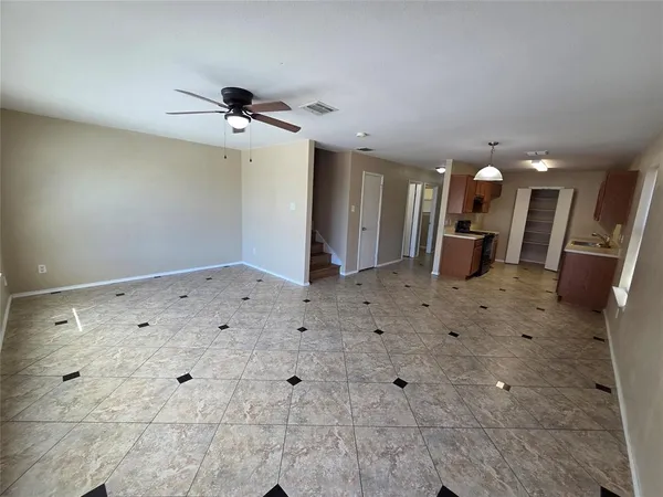 $1,950 | 2326 Kingsway Drive, Arlington, TX 76012