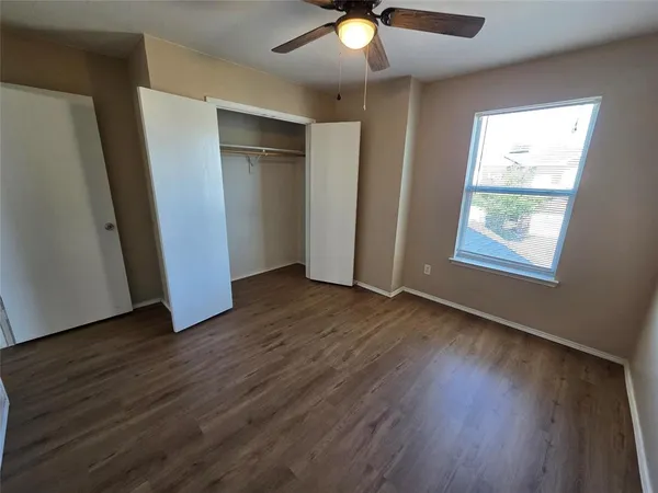 $1,950 | 2326 Kingsway Drive, Arlington, TX 76012