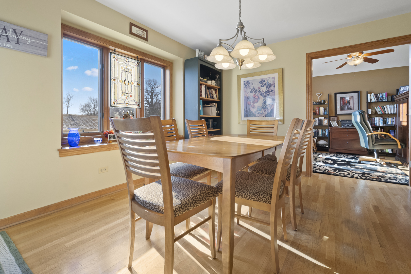8202 Eagle Ridge Spring Grove, IL 60081 - Photo 10 of 44 a dining room with furniture and window