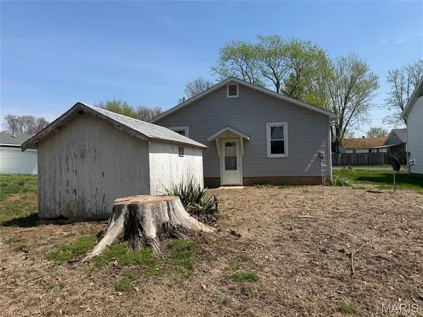 $64,900 | 423 South Locust Street, Brownstown, IL 62418