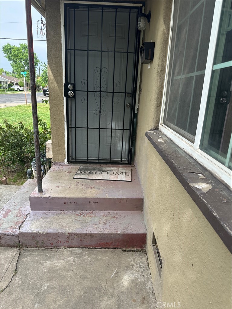 1888 Orchard Lane Merced, CA 95340 - Photo 5 of 28 a view of entrance gate of a house