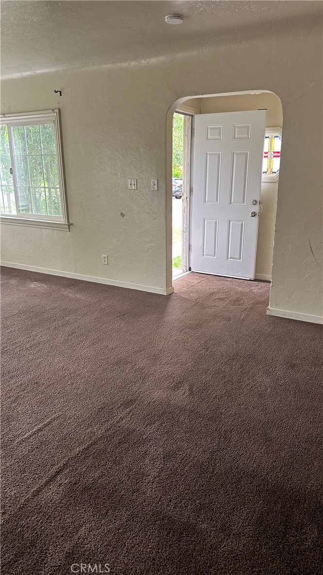 1888 Orchard Lane Merced, CA 95340 - Photo 8 of 28 an empty room with windows and closet
