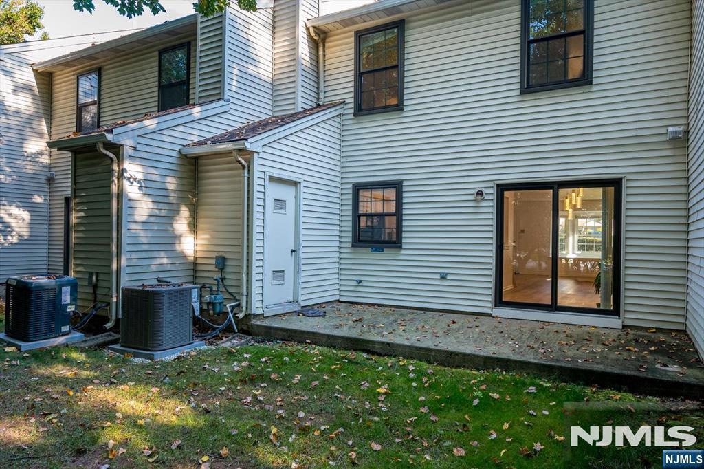 3302 Stonehedge Road, Unit 3302 Edison, NJ 08820 - Photo 34 of 38 Gallery Image 34