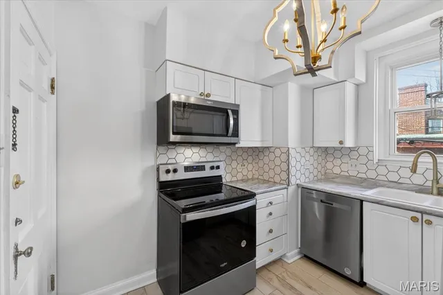 $2,200 | 923 South Hanley Road, Unit C, St. Louis, MO 63105