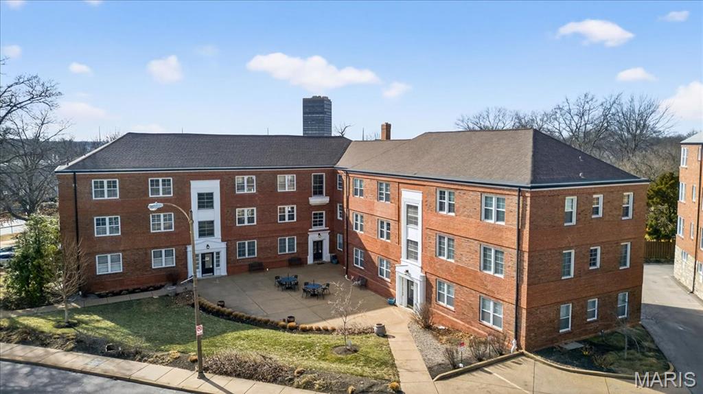 923 South Hanley Road, Unit C St. Louis, MO 63105 - Photo 2 of 31