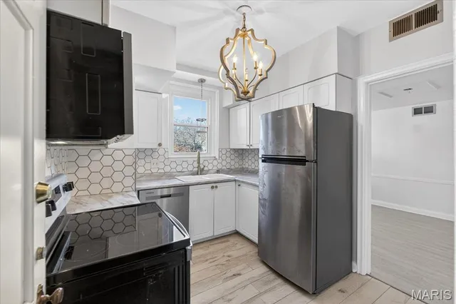 $2,200 | 923 South Hanley Road, Unit C, St. Louis, MO 63105