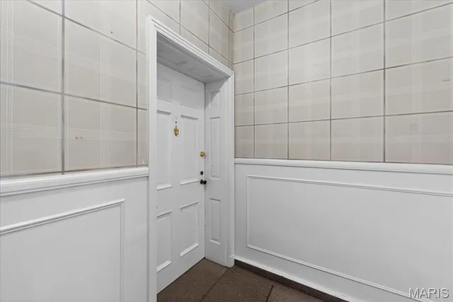 $2,200 | 923 South Hanley Road, Unit C, St. Louis, MO 63105