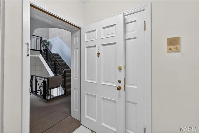 $2,200 | 923 South Hanley Road, Unit C, St. Louis, MO 63105