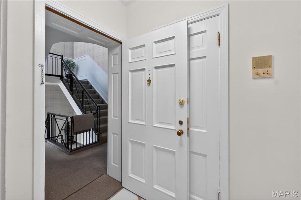 923 South Hanley Road, Unit C St. Louis, MO 63105 - Photo 7 of 31