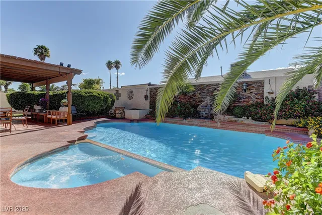 $2,999 | 3751 El Camino Road, Las Vegas, NV 89103