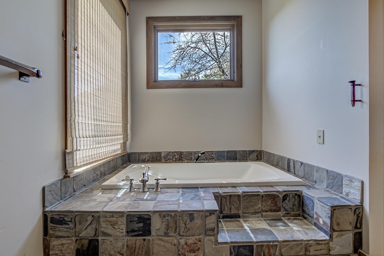 2401 East Rim Club Drive Payson, AZ 85541 - Photo 49 of 116 Soaking tub