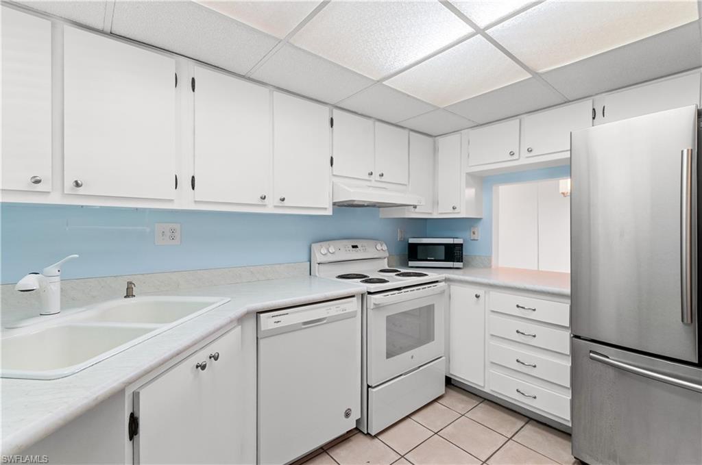 13 High Point Circle North, Unit 209 Naples, FL 34103 - Photo 11 of 33