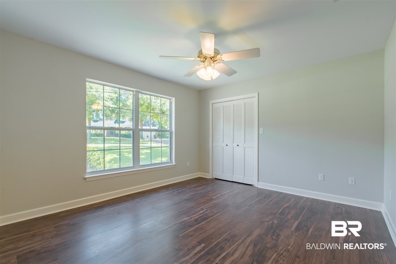 121 Pineridge Road Daphne, AL 36526 - Photo 34 of 41 Front separate bedroom