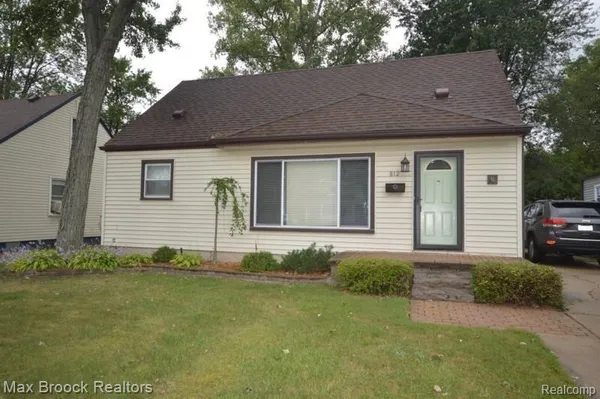$240,000 | 812 South Manitou Avenue, Clawson, MI 48017