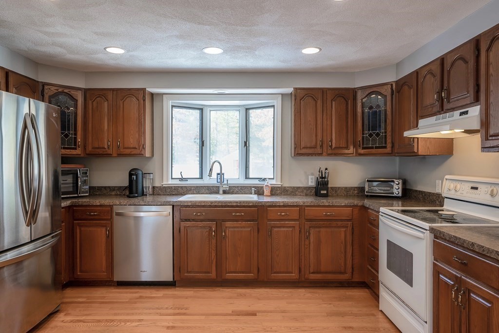 77 Queensland Road Billerica, MA 01862 - Photo 3 of 23