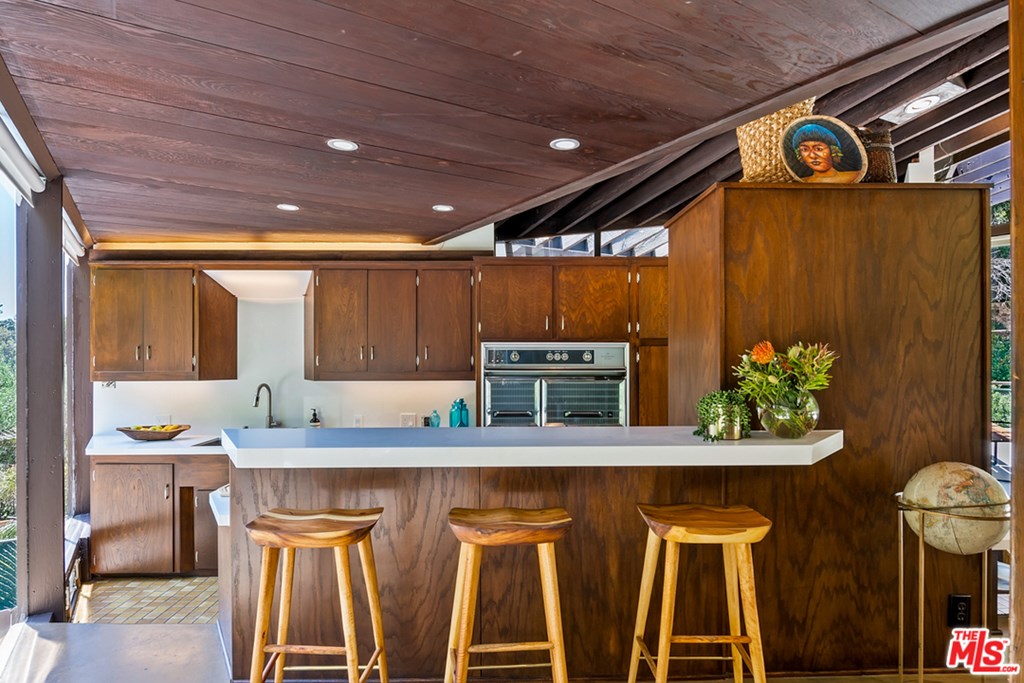 3329 Ledgewood Drive Los Angeles, CA 90068 - Photo 12 of 37