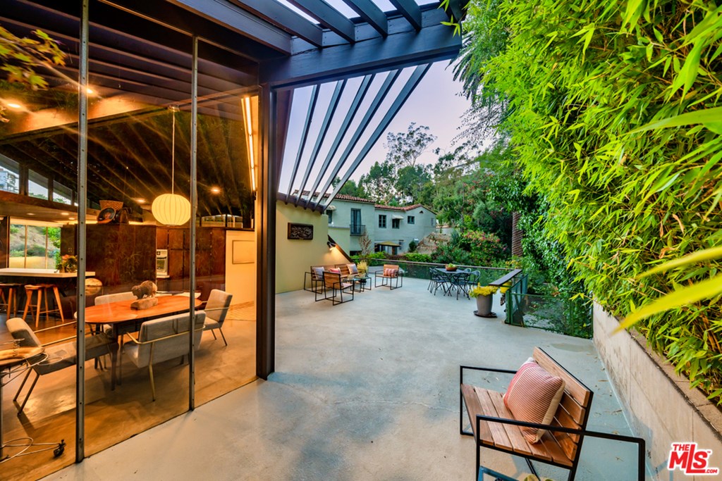 3329 Ledgewood Drive Los Angeles, CA 90068 - Photo 24 of 37