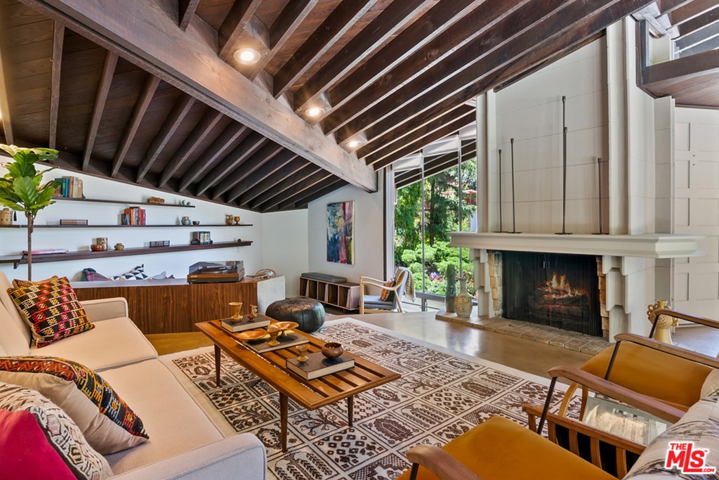 3329 Ledgewood Drive Los Angeles, CA 90068 - Photo 5 of 37