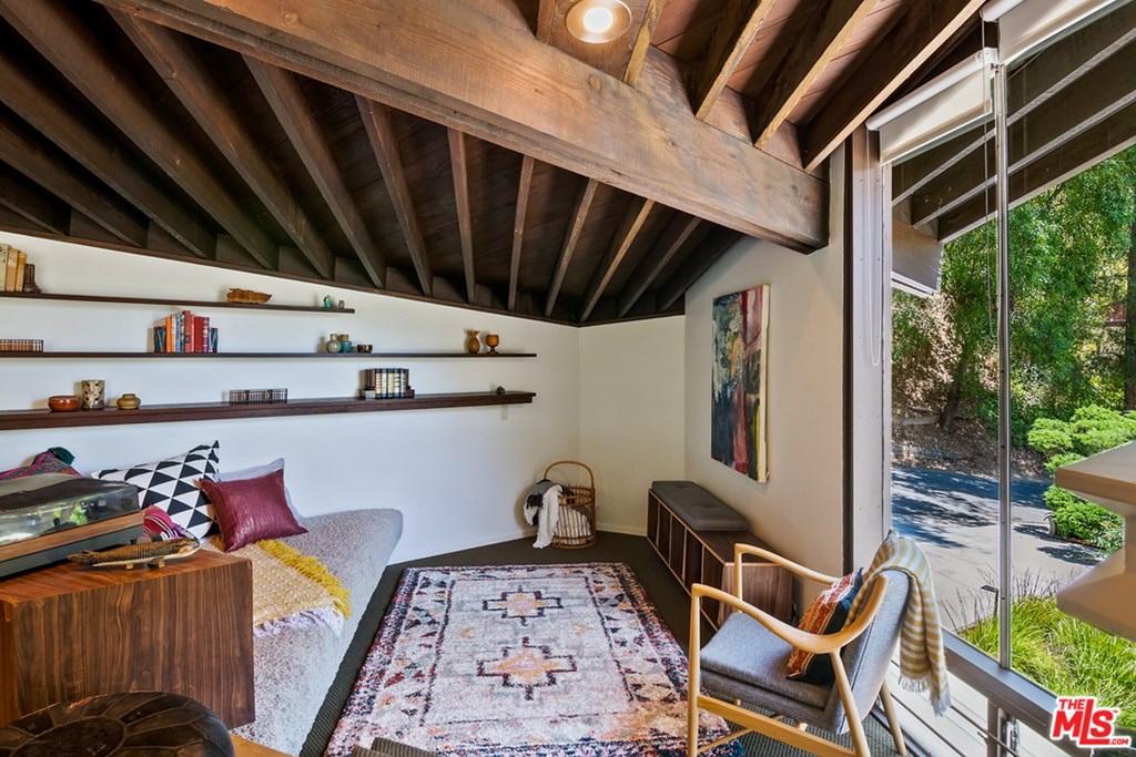 3329 Ledgewood Drive Los Angeles, CA 90068 - Photo 6 of 37