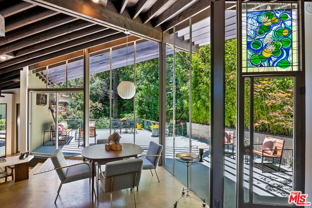 3329 Ledgewood Drive Los Angeles, CA 90068 - Photo 9 of 37