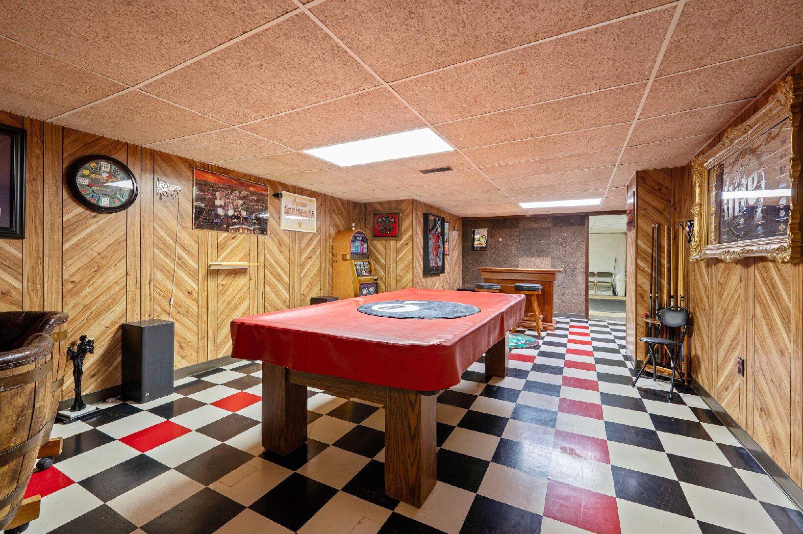 300 Stockbridge Road Columbus, OH 43207 - Photo 20 of 40 Finished game room