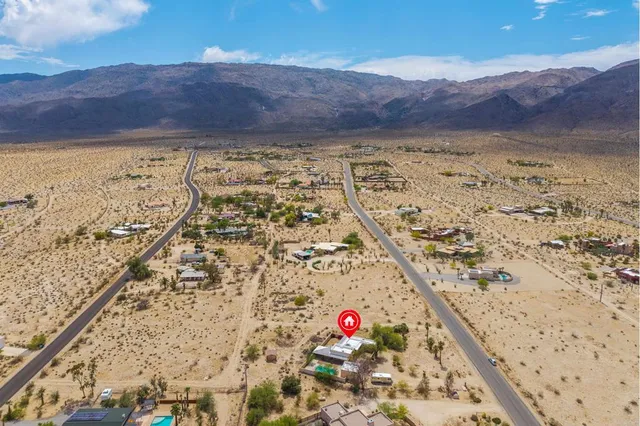 a view of an outdoor space