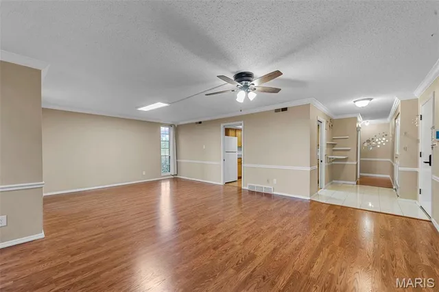 $195,000 | 916 Claytonbrook Drive, Unit 1, Ballwin, MO 63011