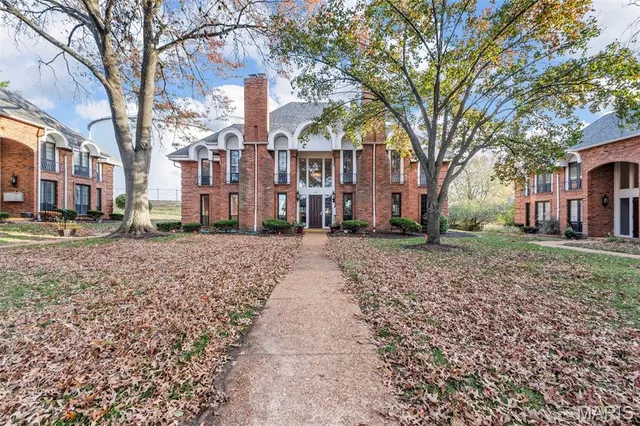 $195,000 | 916 Claytonbrook Drive, Unit 1, Ballwin, MO 63011