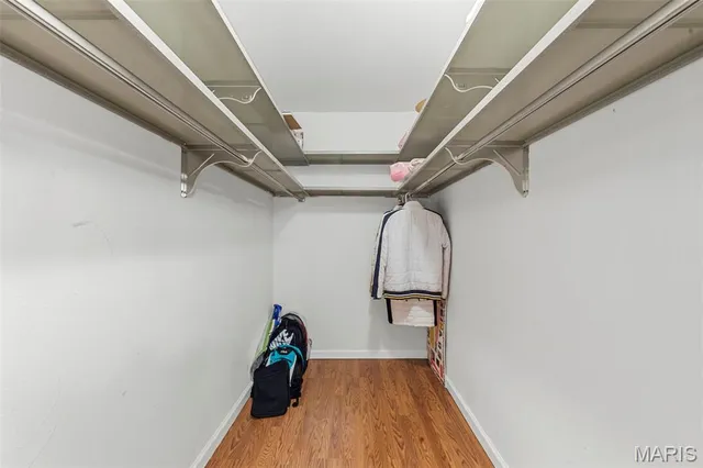 $195,000 | 916 Claytonbrook Drive, Unit 1, Ballwin, MO 63011