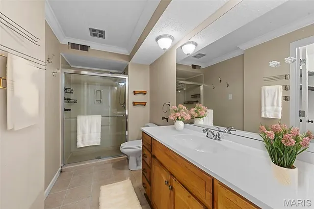 $195,000 | 916 Claytonbrook Drive, Unit 1, Ballwin, MO 63011