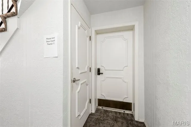 $195,000 | 916 Claytonbrook Drive, Unit 1, Ballwin, MO 63011