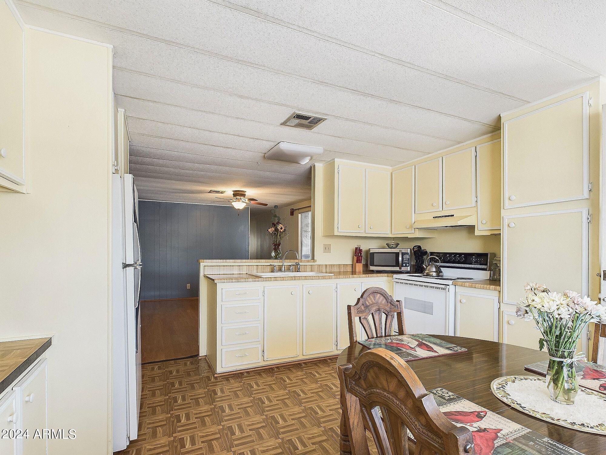 3104 East Broadway Road, Unit 220 Mesa, AZ 85204 - Photo 17 of 30 30-web-or-mls-CAM03379G0-PR0031-STILL020