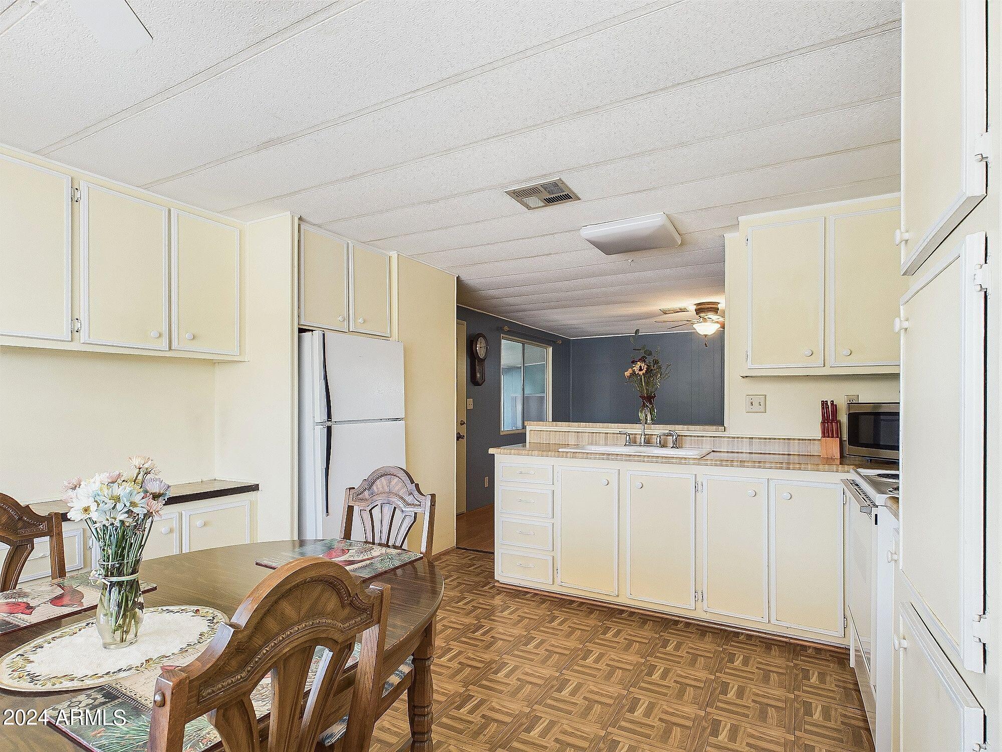 3104 East Broadway Road, Unit 220 Mesa, AZ 85204 - Photo 19 of 30 32-web-or-mls-CAM03379G0-PR0031-STILL022
