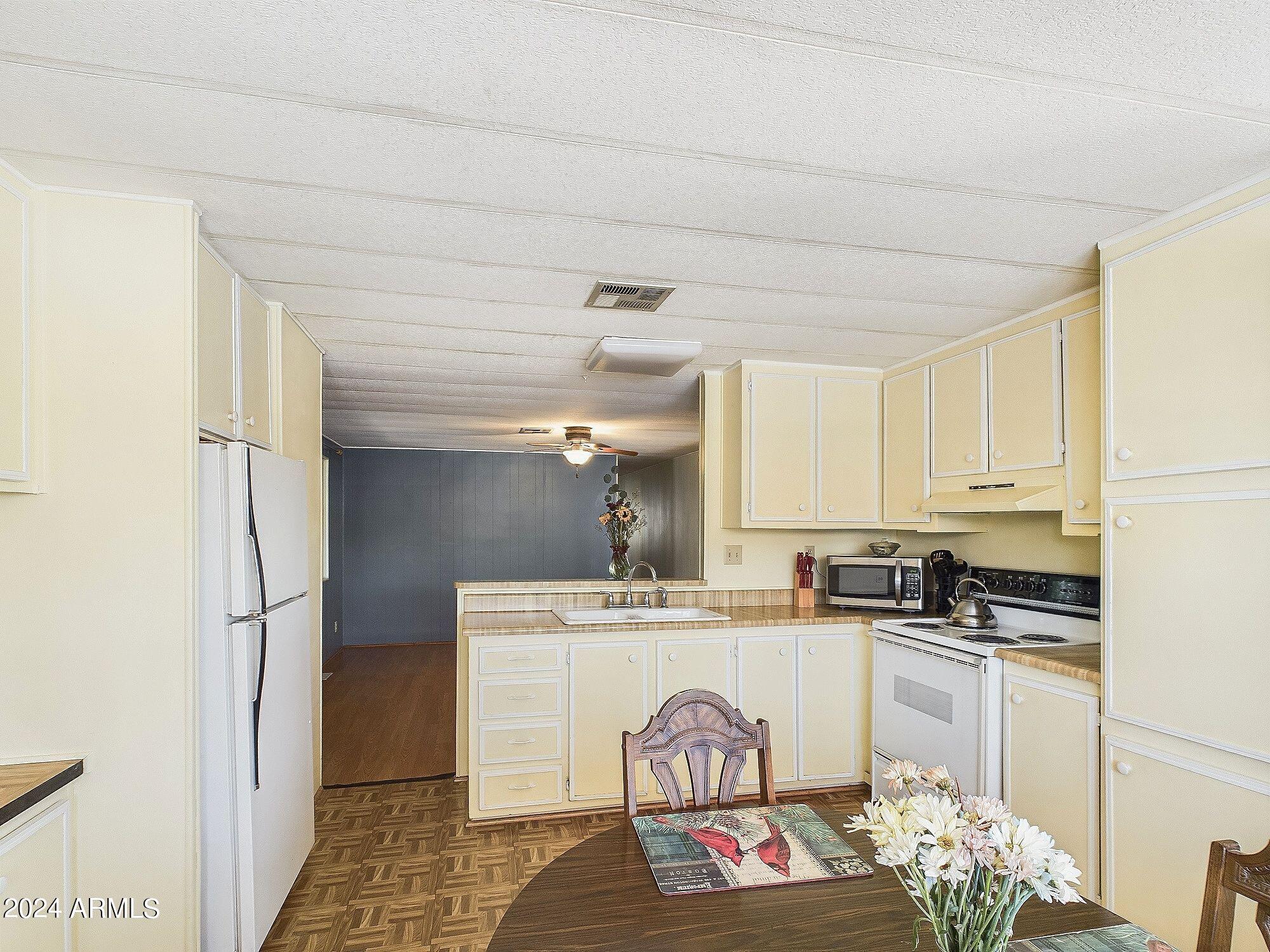 3104 East Broadway Road, Unit 220 Mesa, AZ 85204 - Photo 20 of 30 33-web-or-mls-CAM03379G0-PR0031-STILL023