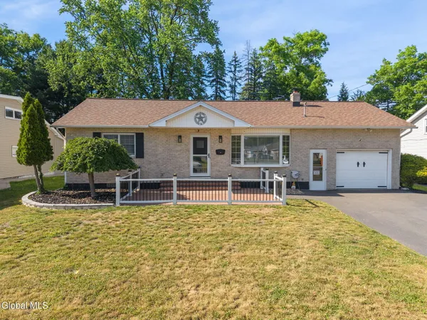 $299,900 | 6 Bertone Drive, Rotterdam, NY 12306